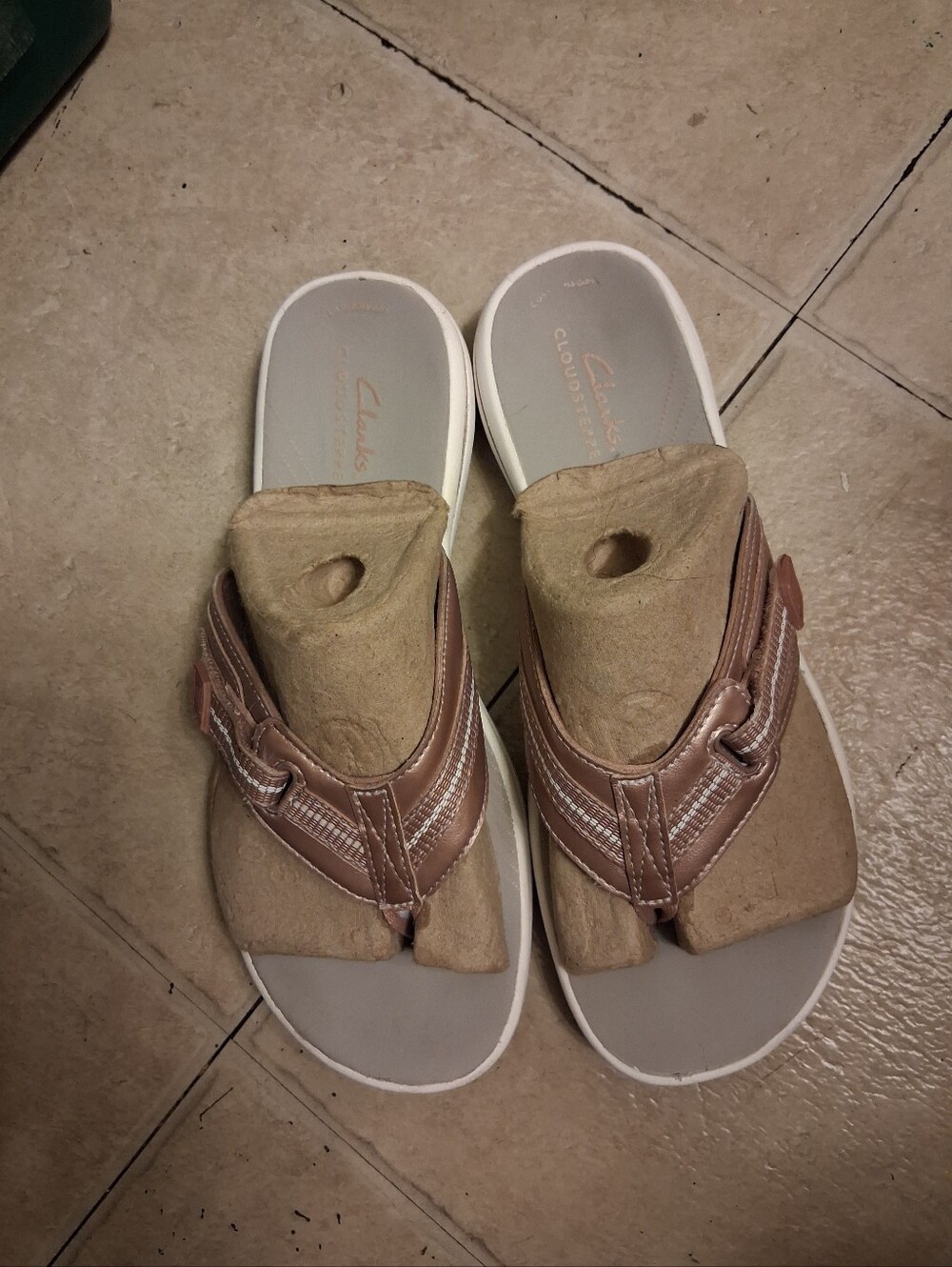 Clarks Women's Brown Leather Thong Sandals size 7